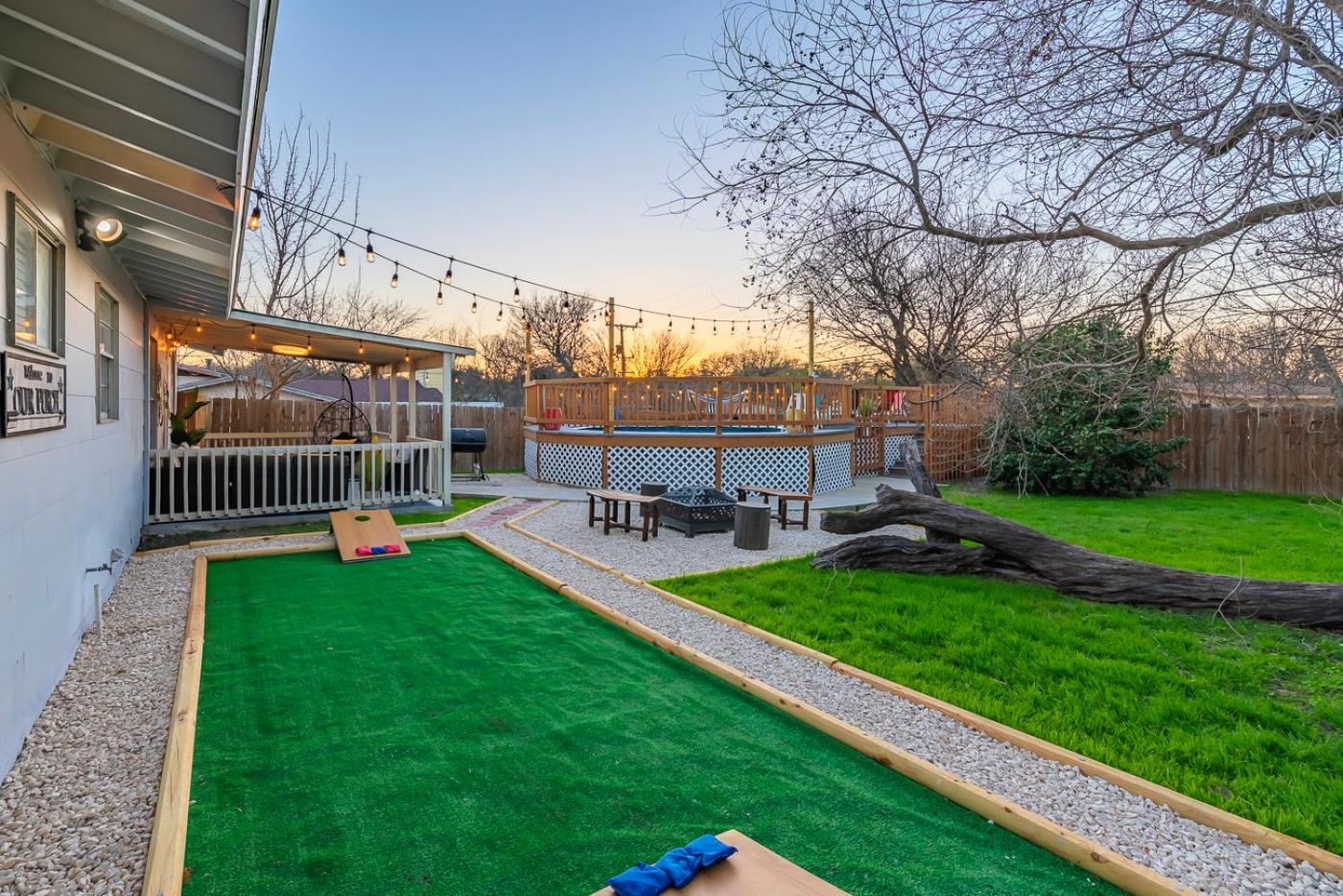 Game Room, Pool & Fire Pit At The Medical Center San Antonio Ngoại thất bức ảnh