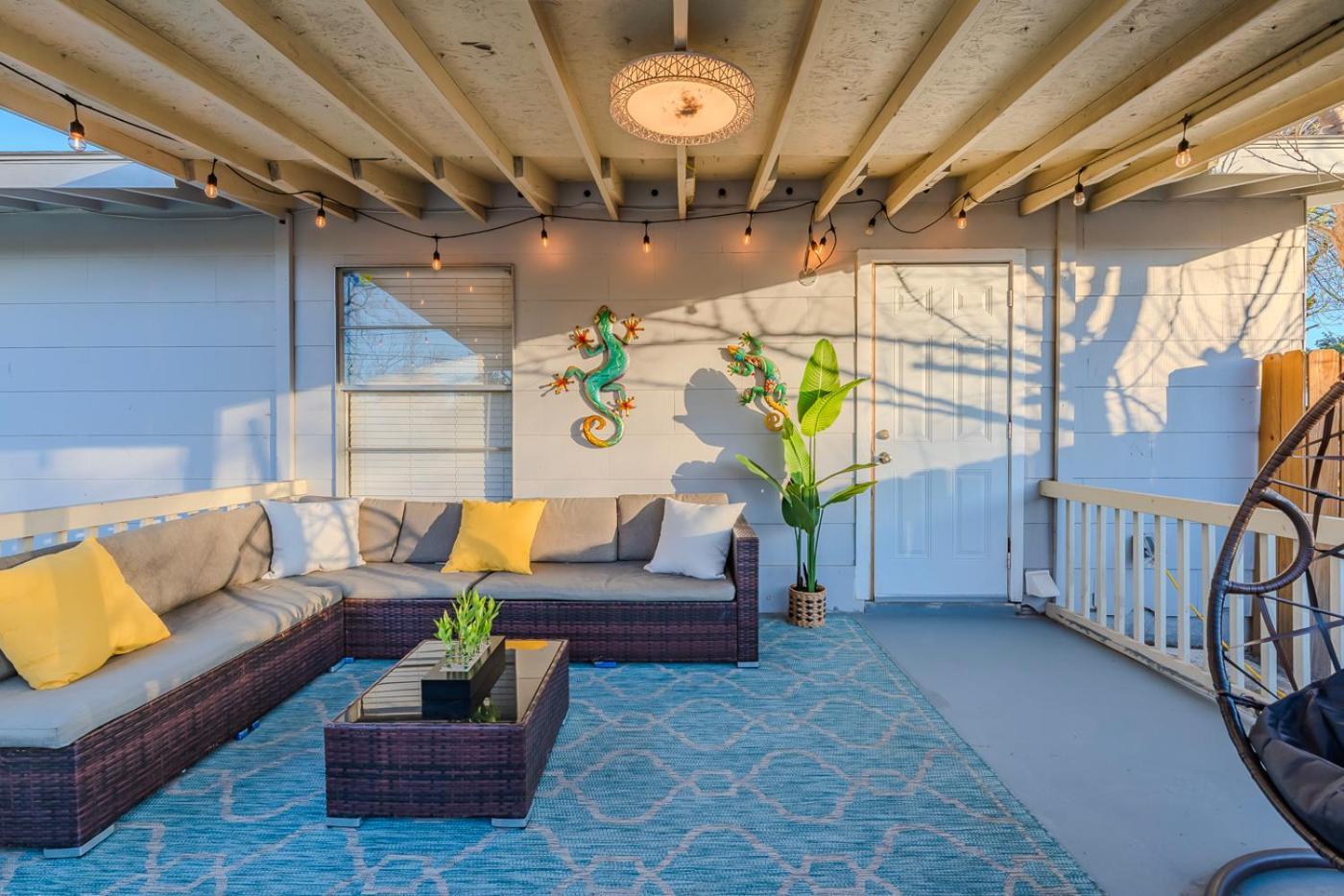 Game Room, Pool & Fire Pit At The Medical Center San Antonio Ngoại thất bức ảnh